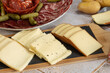 charcuterie et fromage à raclette	