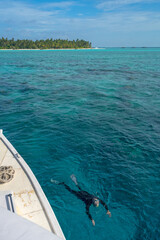 Wall Mural - Maldives, Indian Ocean, Vaavu Atoll Felidhoo Atoll, Alimathà island, snorkeling near the island