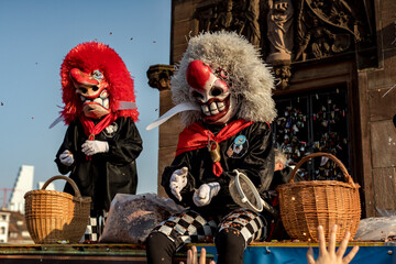 Wall Mural - Waggis streuen Konfetti an der basler fasnacht