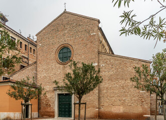 Wall Mural - Façade of Sant'Agnese church (St. Agnes), founded in 10th century in Romanesque style, Sestiere of Dorsoduro, Venice city center, Italy.