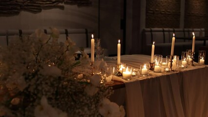 Poster - wedding table decor with candles in a restaurant