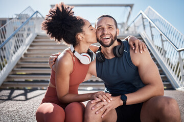 Canvas Print - Sports, love and woman kissing man on stairs in city on break from exercise workout. Motivation, health and fitness goals, couple rest and kiss with smile on morning training run together in New York