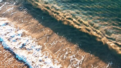 Wall Mural - Clean ocean waves