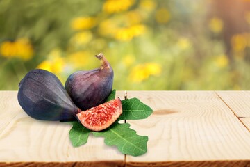 Canvas Print - fresh juicy ripe sweet figs fruit