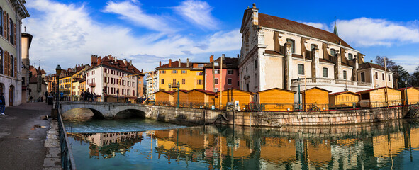 Canvas Print - France travel and landmarks. Romantic beautiful old town of Annecy with colorful houses and canals. Haute-Savoi region