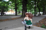 Fototapeta  - Lalka w parku