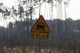 Fototapeta  - Znak drogowy A-15 (śliska jezdnia)