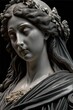 Une statue/sculpture féminine stoïque en marbre