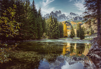Aufkleber - Wonderful Mountain landscape with forest lake at Filzmoos, Salzburg, Austria. Autumn nature scenery. Incredible Filzmoos, Salzburg, Austria. Popular travel destination. Amazing natural Background.