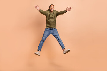 Canvas Print - Full length photo of overjoyed positive man wear stylish outfit open hands glad see you good mood isolated on beige color background