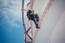 Male Worker Rope Access  Inspection Of Thickness  Storage Tank