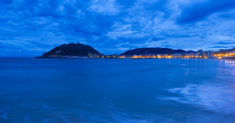 Wall Mural - Sunrise in the bay of La Concha in the city of Donostia-San Sebastian, Basque Country.