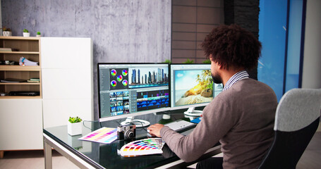Fototapete - African American Video Editor Tech Job