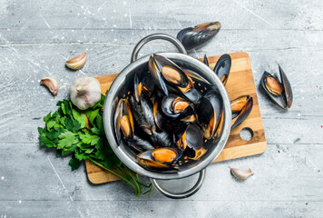 Canvas Print - Fresh seafood clams with parsley and garlic.