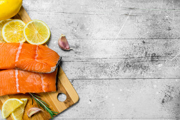 Canvas Print - Raw salmon fish steaks with spices and lemon wedges.