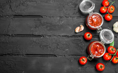 Canvas Print - Tomato sauce in a jar of tomatoes.