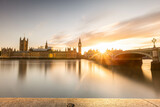 Fototapeta Londyn - Sunset near the London parliament. 