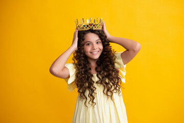 Canvas Print - Teenage selfish girl celebrates success victory. Teen child in queen crown isolated on yellow background. Princess in tiara. Prom party. Happy teenager, positive and smiling emotions of teen girl.