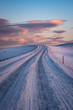 Classico paesaggio invernale delle strade Islandesi del nord.
