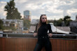 Künstler Pole Dancer Frau in Kunst AI  Spezial Effekte vor der Kamera mit Berliner Techno Musik Studio