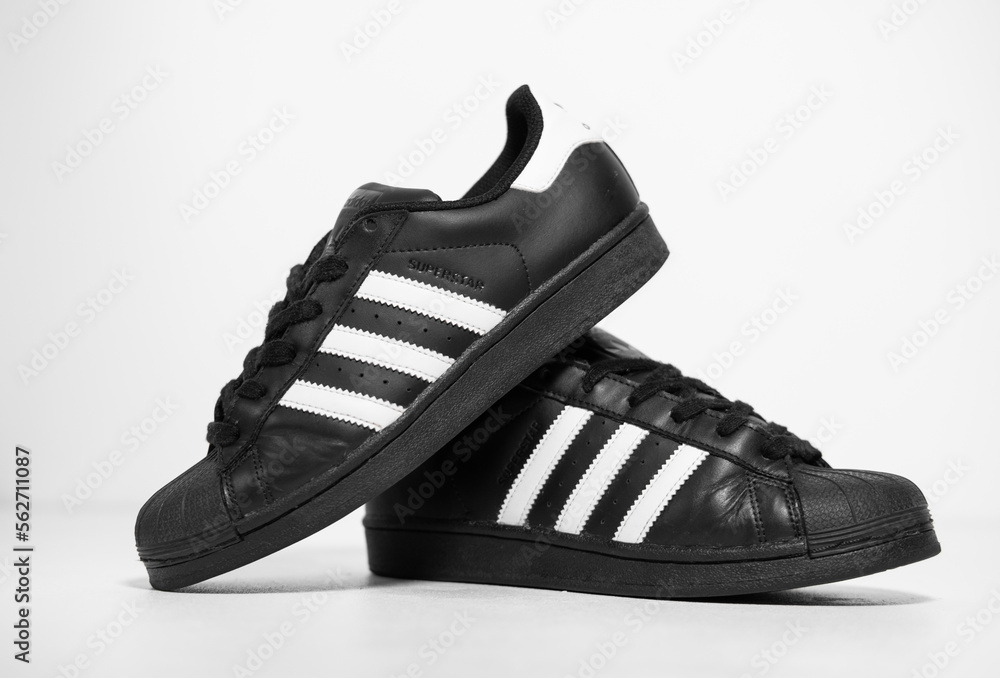 adidas trainers shell toe
