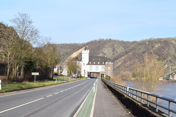 Canvas Print - Moseltalstraße durch die Oberburg