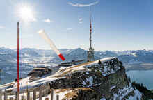 Windsack Und Sendeturm Aud Dem Niederhorn, Schweizer Alpen, Berner Oberland, Schweiz