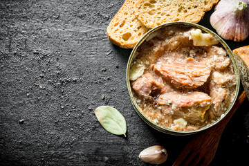 Canvas Print - Canned meat with garlic, Bay leaf and slices of bread.