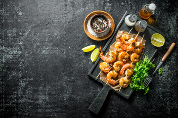 Canvas Print - Shrimps on skewers with parsley, spices and lime slices.