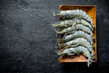 Poster - Fresh raw shrimps on a plate.