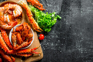 Wall Mural - Freshly cooked crayfish, crab and shrimp with herbs.