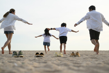 Wall Mural - family playing at the beach. happy asian family playing fun on beach