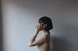 © Wakana Yamaguchi - スマートフォンで電話をするアジア人女性