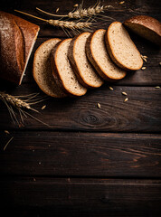 Poster - Slices of sliced bread on a table with a spike. 