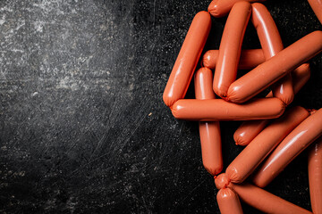 Canvas Print - A long bunch of sausages on the table. 