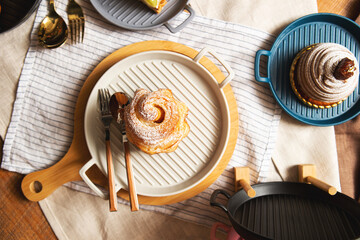 Canvas Print - Cinnamon rolls on plate and tableware	