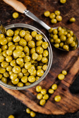 Canvas Print - Canned green peas on a cutting board. 