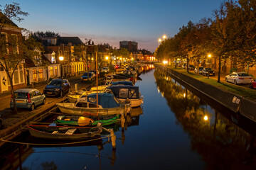 Canvas Print - Medieval houses in the historical town Sneek in the Netherlands at night