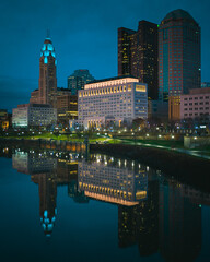 Canvas Print - The downtown skyline reflecting in the Scioto River at night, Columbus, Ohio