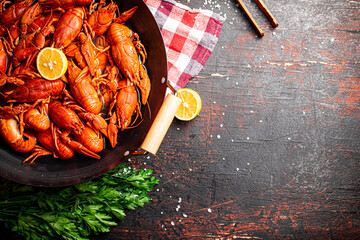 Canvas Print - Boiled crayfish in a pot with parsley and lemon. 