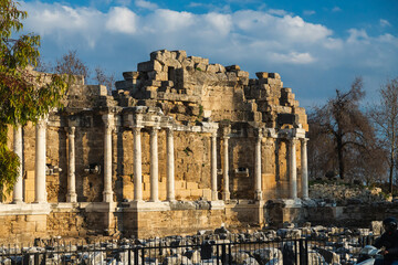 Wall Mural - An antique ruined city of columns.Ruin. View of the ancient city in Side, Turkey.