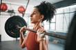 © Delcio/peopleimages.com - Gym exercise, barbell workout or black woman doing muscle strength training, fitness or bodybuilding. Strong girl, health lifestyle or powerlifting sports athlete, person or bodybuilder weightlifting
