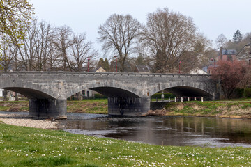 Poster - Un ancien pont et un fleuve