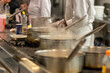 © Pascal STINFLIN - Casseroles fumantes dans une grande cuisine de restaurant - détail gros plan