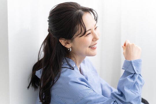 笑顔の女性