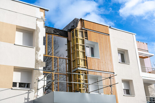 réhabilitation thermique de logements collectifs. réfection de facades avec pose d'un isolant et de 
