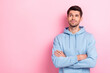 © deagreez - Portrait of attractive minded man arm crossed look empty space interesting proposition special offer isolated on pink color background