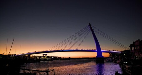 Fototapete - New Taipei, Taiwan 14 November 2022: Tamsui Lover Bridge in Taiwan with beautiful sunset