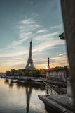Fototapeta Paryż - Eiffel Tower Sunrise