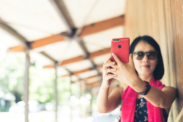 Canvas Print - woman take a selfie